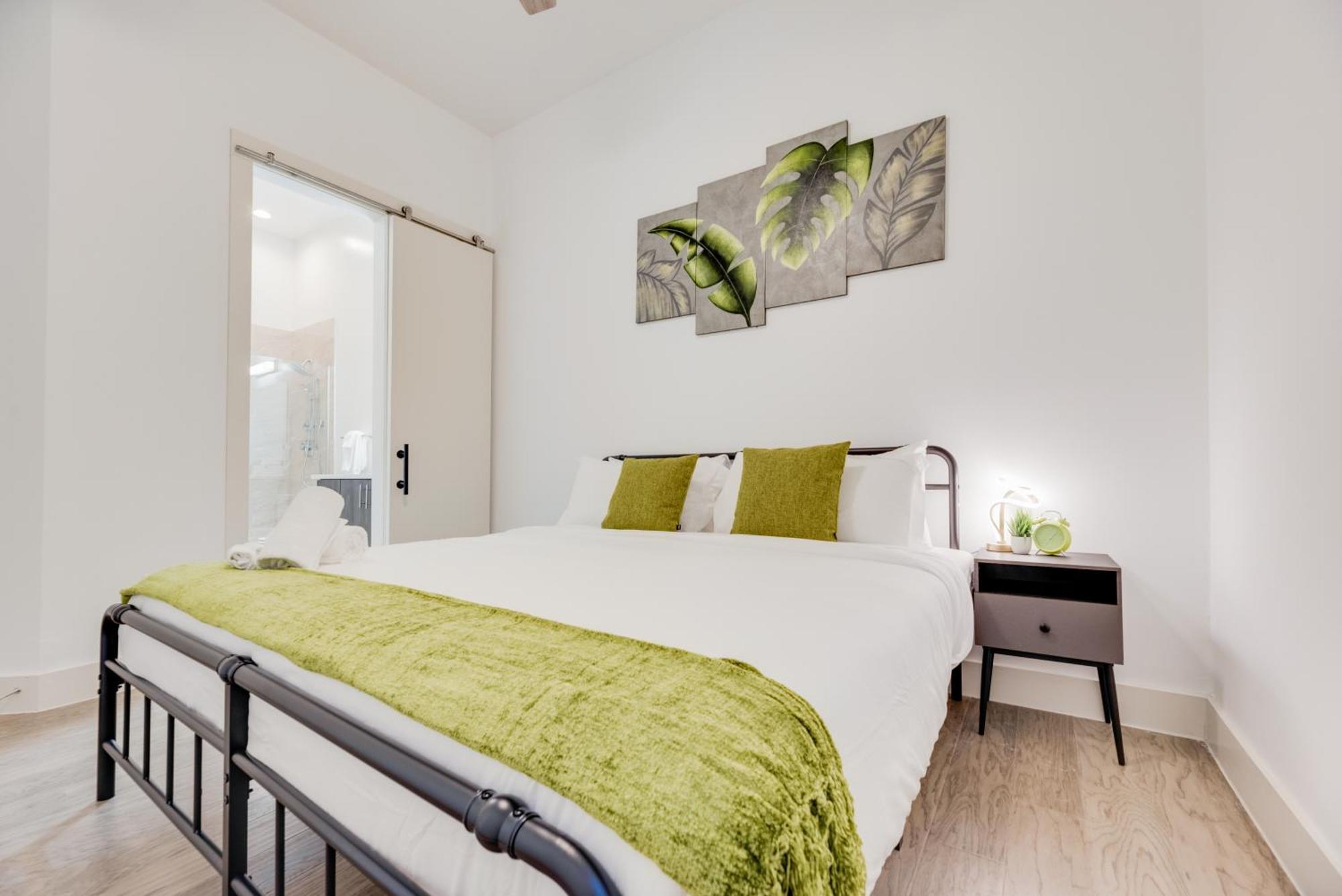 Snazzy Loft Style 2Br I Gym I Parking I Workspace دالاس المظهر الخارجي الصورة