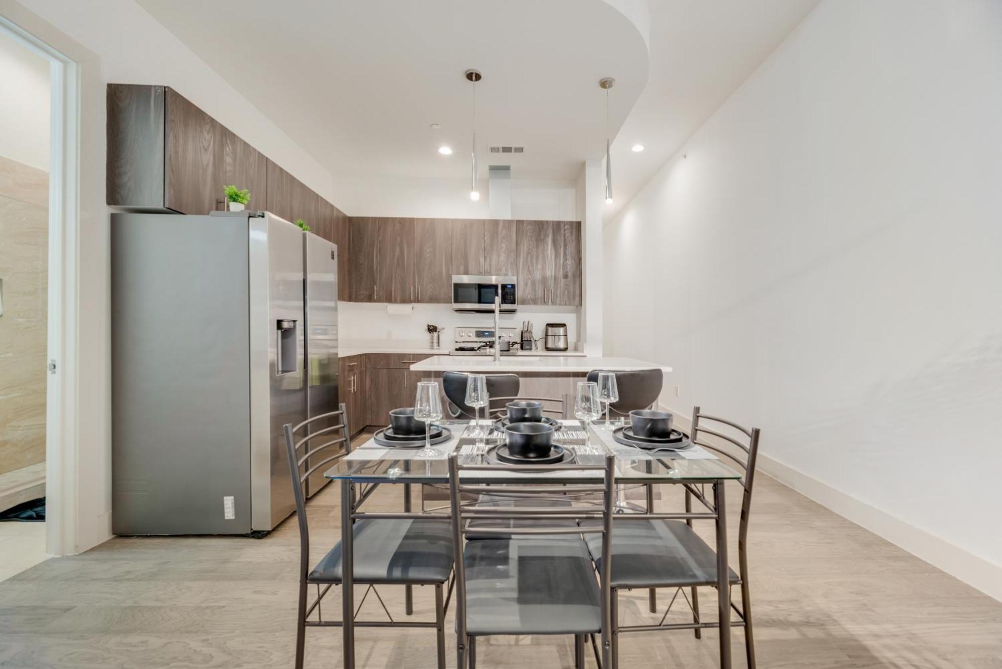 Snazzy Loft Style 2Br I Gym I Parking I Workspace دالاس المظهر الخارجي الصورة