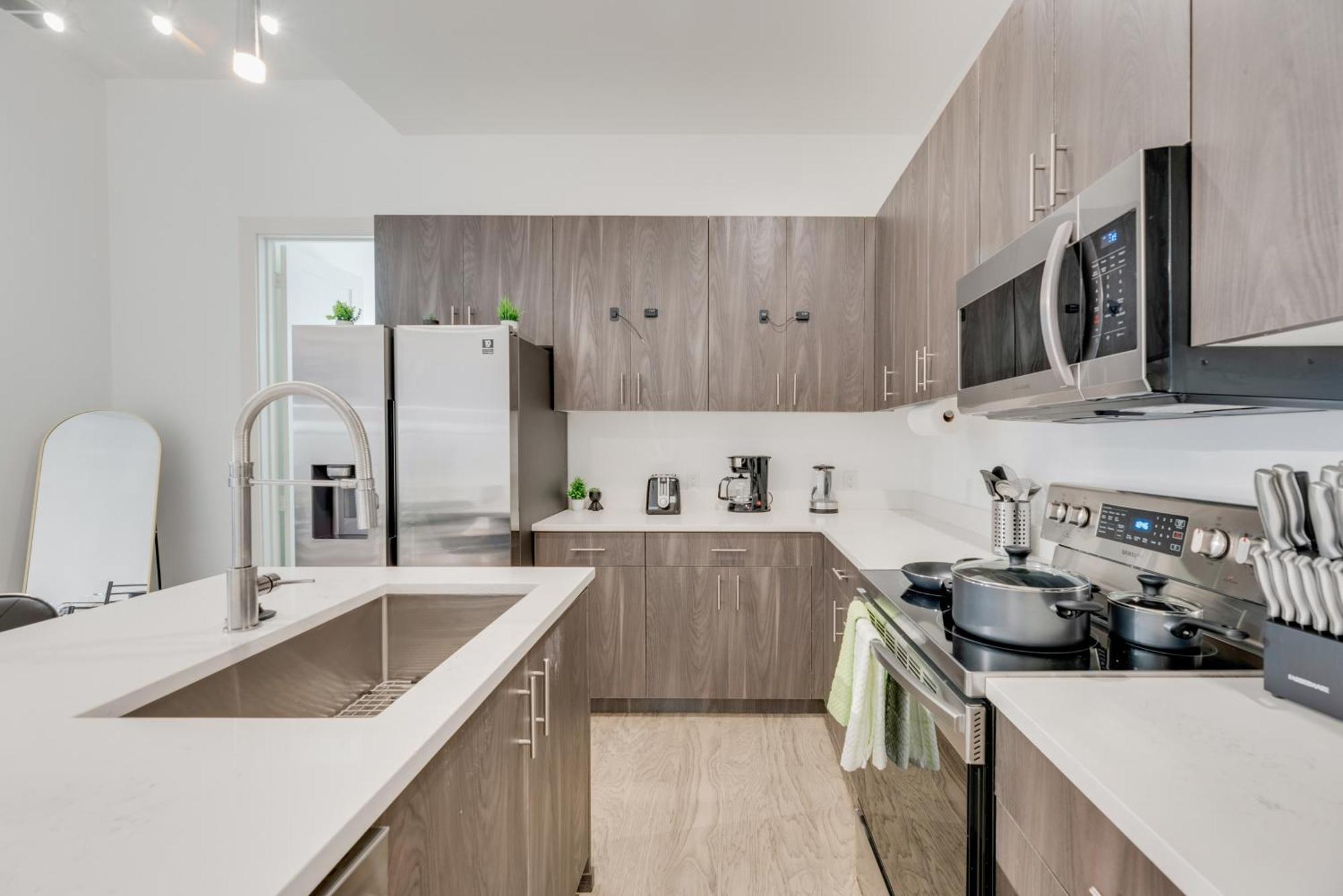 Snazzy Loft Style 2Br I Gym I Parking I Workspace دالاس المظهر الخارجي الصورة