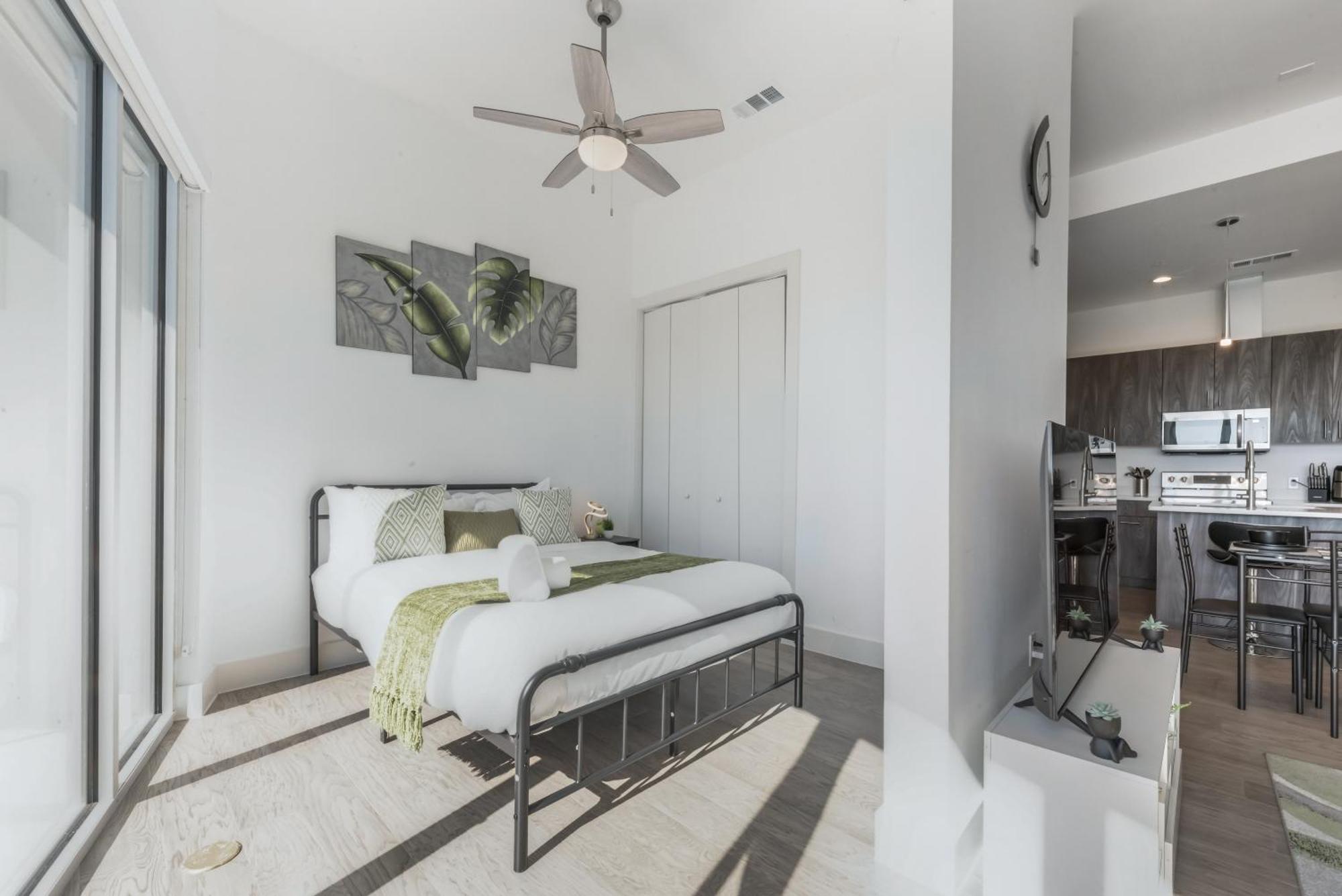 Snazzy Loft Style 2Br I Gym I Parking I Workspace دالاس المظهر الخارجي الصورة